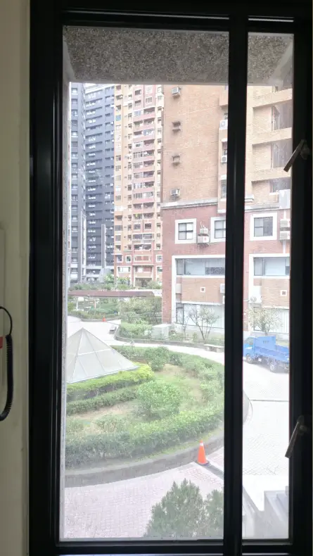 隱形防護，透視無礙 —— 專為極致美學打造的「定位捲軸紗窗」