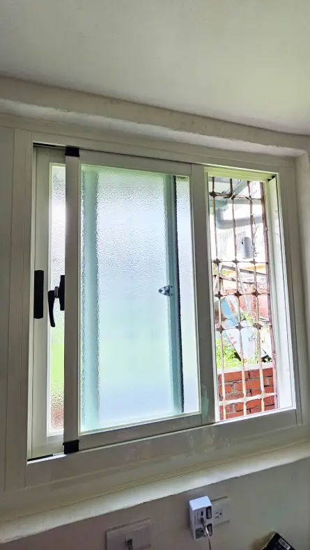 乾式施工氣密窗換新:巧妙避開管線干擾的客製化設計