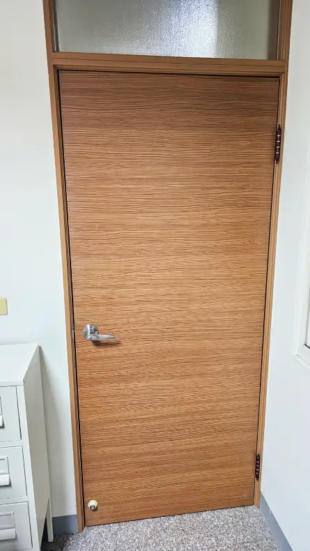 全室門窗整合規劃：房間木門與防水衛浴門更新