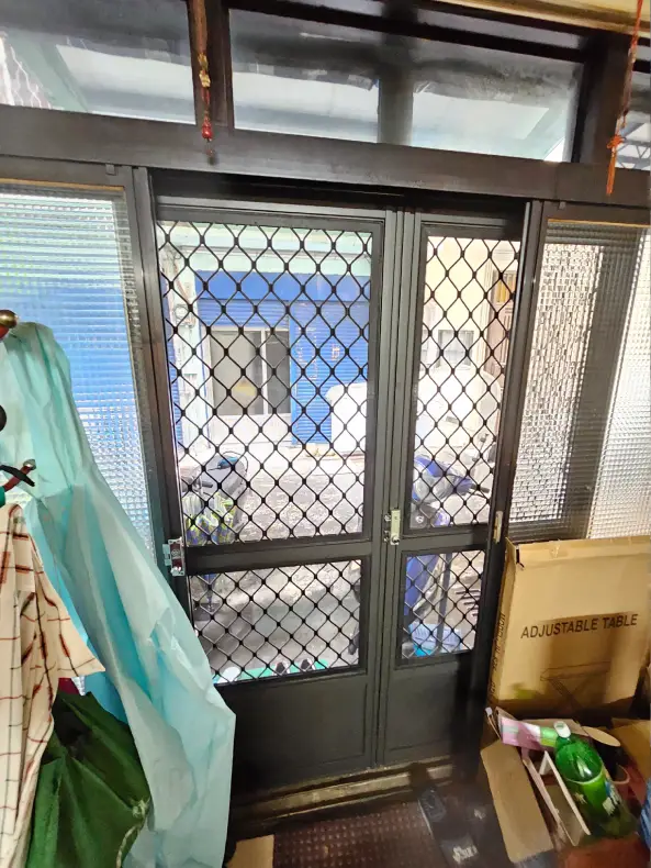 新居落地窗缺件補齊：客製化紗門