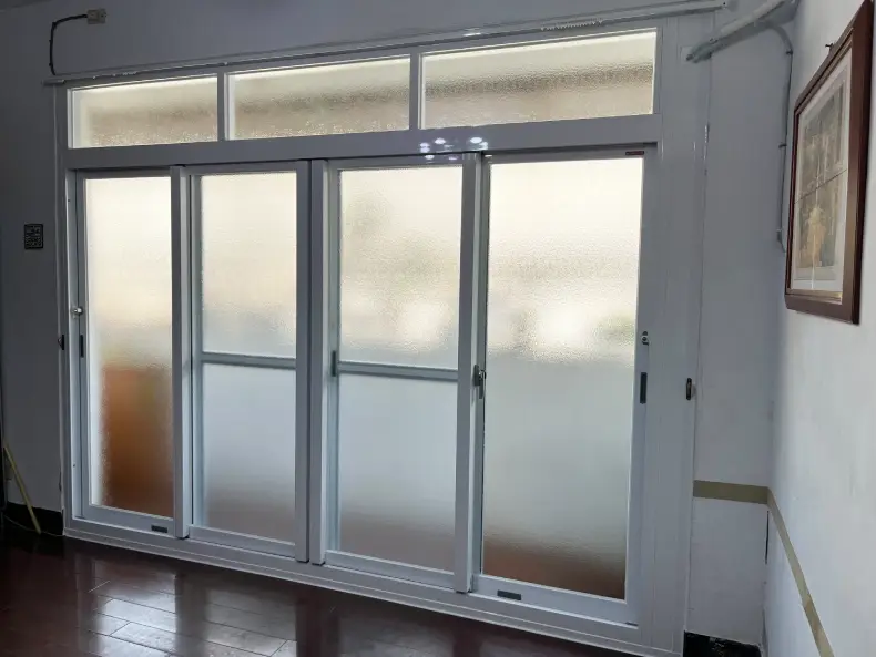 【完工案例】客廳玄關進出口改建：四片式落地氣密窗工程